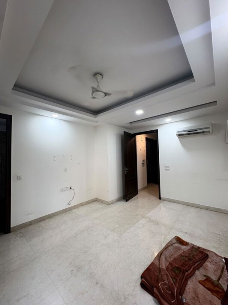 Room, rajouri garden 4 Bedroom 300 Sq.Yd. Builder Floor In Rajouri Garden Delhi 10762213