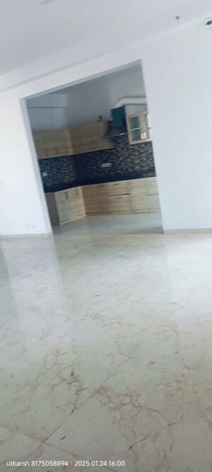 Room in 3 BHK Apartment at Ansals Celebrity Greens, Sushant Golf City – for Rent