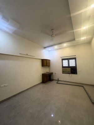 Room in 4 BHK Builder Floor at Rajouri Garden – for Rent