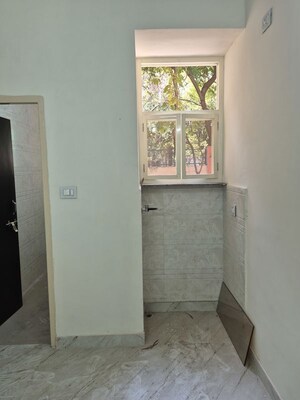 Room in 1.5 BHK Apartment at Mayur Vihar – for Rent