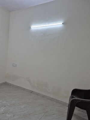 Room in 1.5 BHK Apartment at Mayur Vihar – for Rent