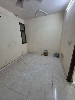 Room in 2.5 BHK Builder Floor at Mayur Vihar – for Rent