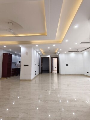 Room in 3 BHK Builder Floor at Saket – for Rent