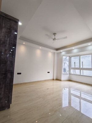 Room in 3 BHK Builder Floor at Saket – for Rent