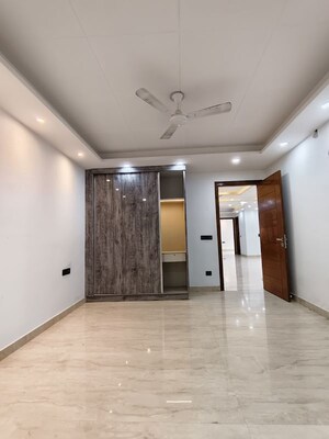 Room in 3 BHK Builder Floor at Saket – for Rent