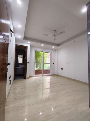 Room in 3 BHK Builder Floor at Saket – for Rent