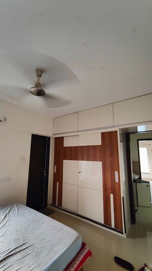 Room in 3 BHK Apartment at Mantra 29 Gold Coast, Tingre Nagar – for Rent