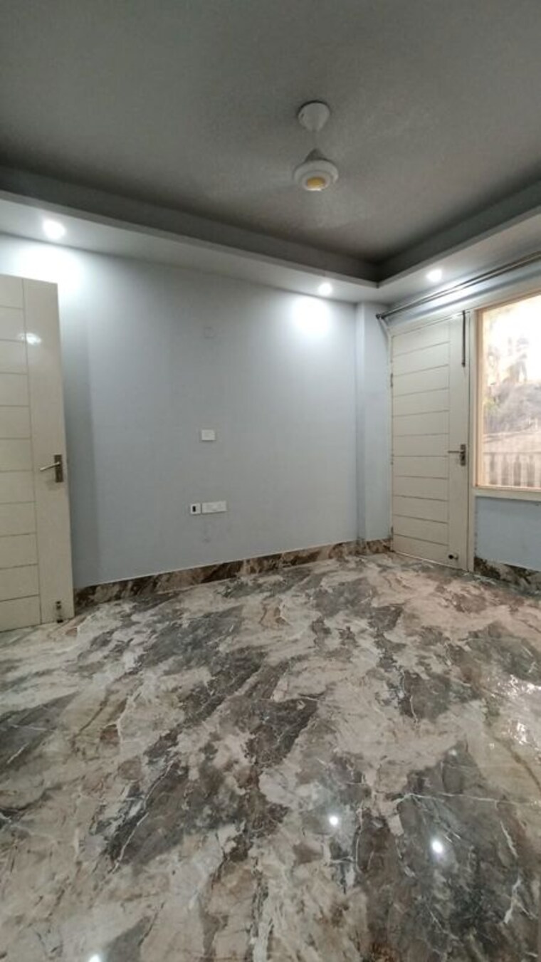 Room, vishwakarma colony 3 Bedroom 1100 Sq.Ft. Apartment In Vishwakarma Colony Delhi 10762359