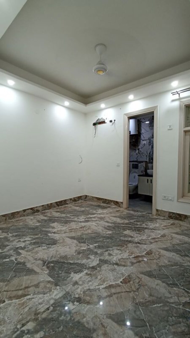 Room, vishwakarma colony 3 Bedroom 1100 Sq.Ft. Apartment In Vishwakarma Colony Delhi 10762359