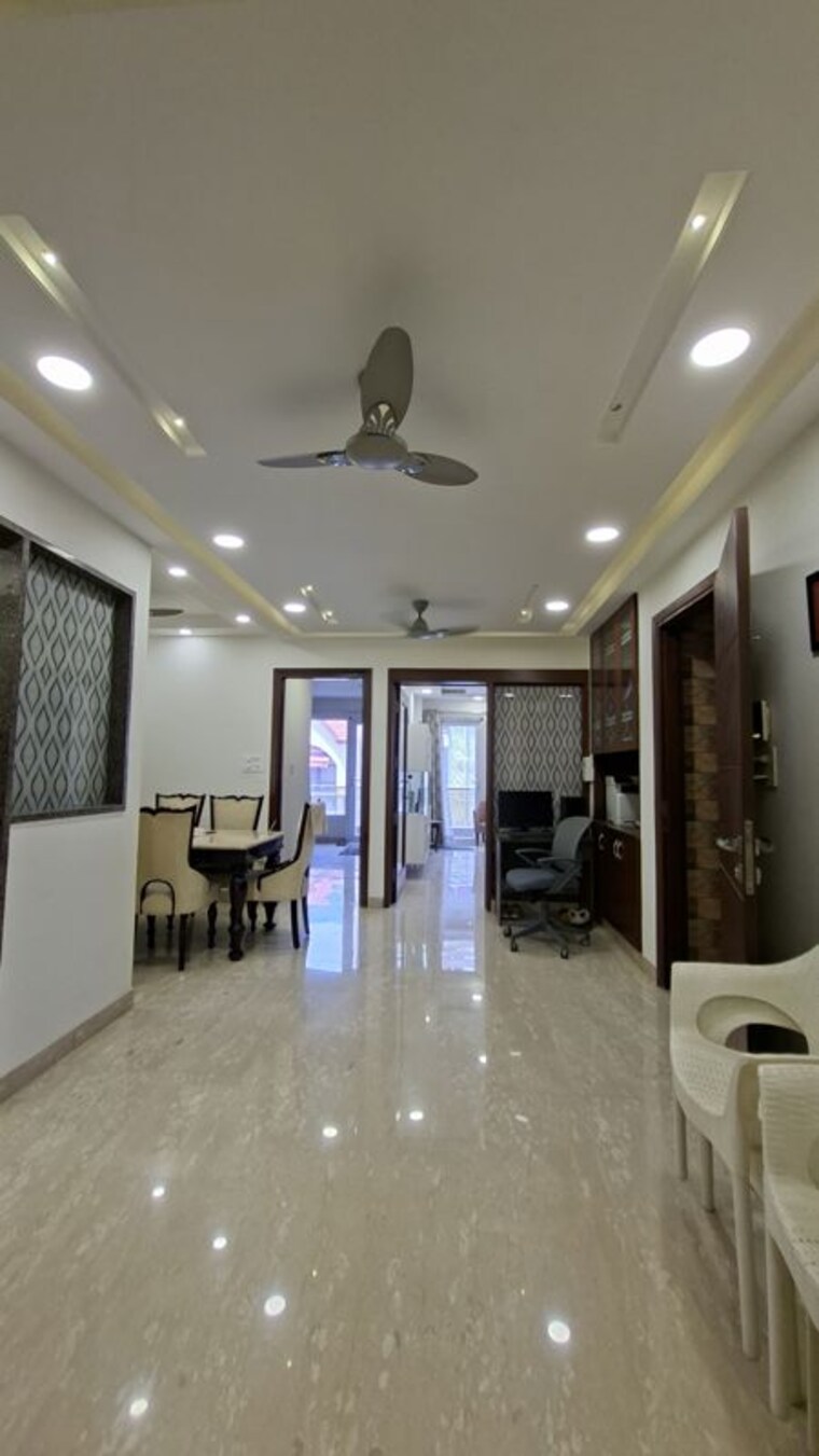 Living Room, green park 3 Bedroom 200 Sq.Yd. Builder Floor In Green Park Delhi 10762361