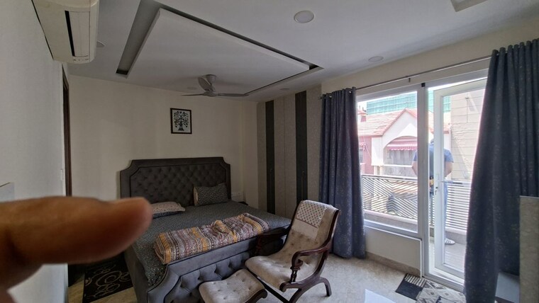 Living Room, green park 3 Bedroom 200 Sq.Yd. Builder Floor In Green Park Delhi 10762361