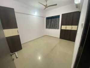 Room in 2.5 BHK Apartment at Pride Park Springs, Dhanori – for Rent