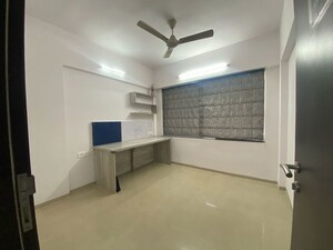 Room in 2.5 BHK Apartment at Pride Park Springs, Dhanori – for Rent