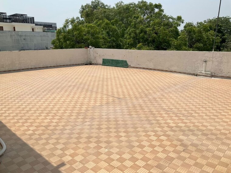 Swimming Pool, nizamuddin east 2 Bedroom 200 Sq.Yd. Builder Floor In Nizamuddin East Delhi 10762365