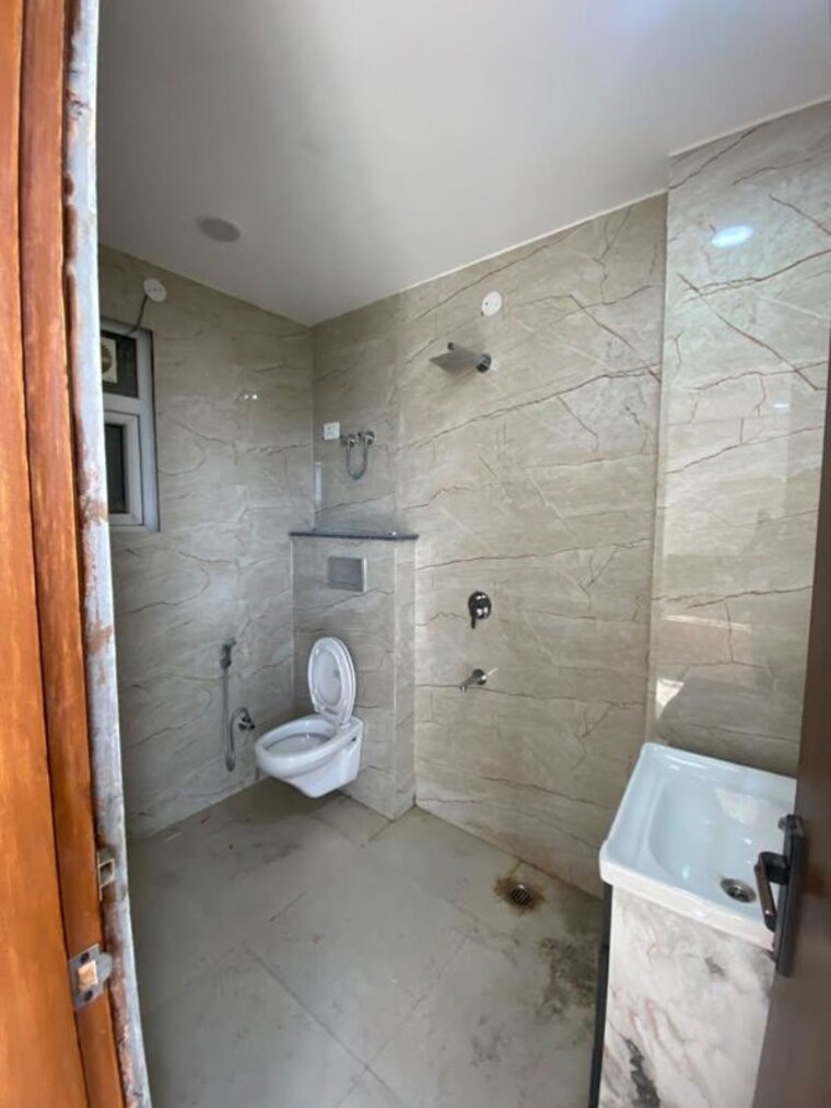 Bathroom, vishwakarma colony 2 Bedroom 750 Sq.Ft. Builder Floor In Vishwakarma Colony Delhi 10762368