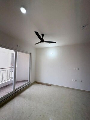 Room in 3.5 BHK Apartment at Parth Blue Monarch, Gomti Nagar – for Rent