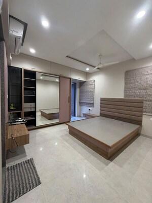 Room in 3.5 BHK Apartment at Ashokban Apartment, Shivajinagar – for Rent