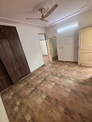 Room in 2 BHK Builder Floor at Palam Vihar – for Rent