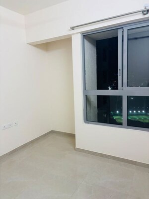 Room in 2 BHK Apartment at Piramal Vaikunth, Balkum Pada – for Rent