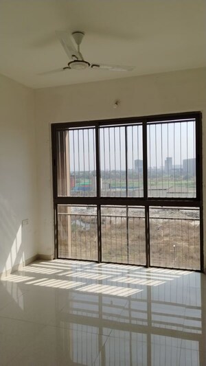 Room in 2 BHK Apartment at Runwal My City, Manpada – for Rent