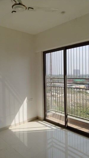 Room in 2 BHK Apartment at Runwal My City, Manpada – for Rent