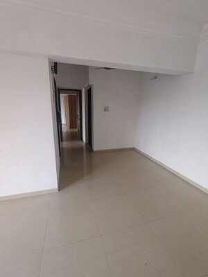 Room in 2 BHK Apartment at Highland Tower, Lokhandwala – for Rent