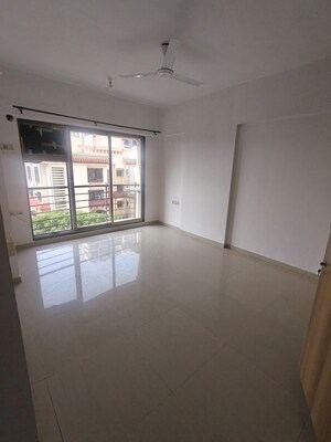 Room in 2 BHK Apartment at Highland Tower, Lokhandwala – for Rent
