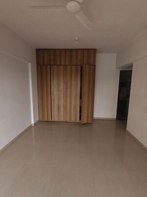 Room in 2 BHK Apartment at Highland Tower, Lokhandwala – for Rent