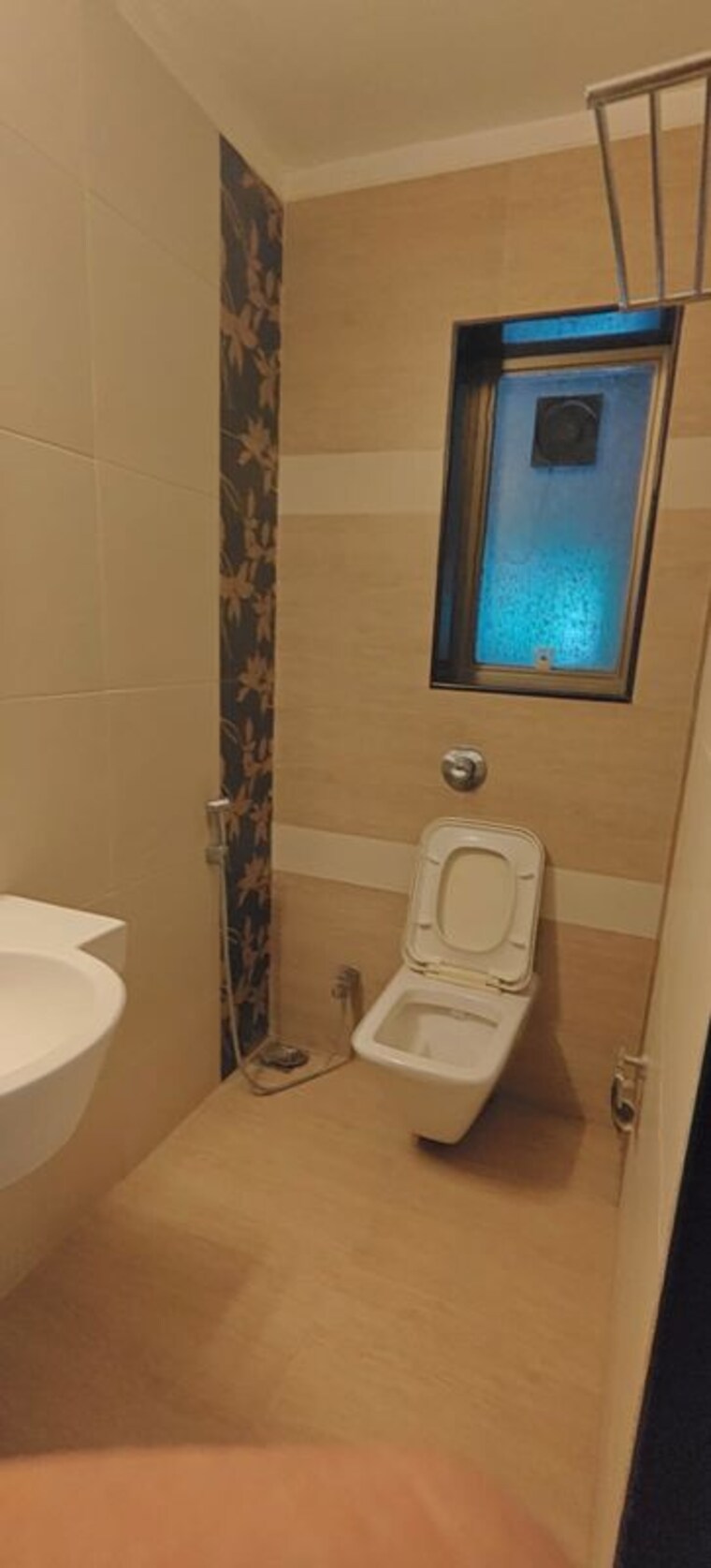 Bathroom, madhukunj-apartment-prabhadevi 4 Bedroom 1500 Sq.Ft. Apartment In Prabhadevi Mumbai 10762568