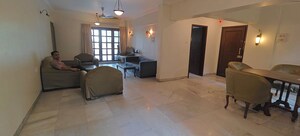 Room in 4 BHK Apartment at Madhukunj Apartment Prabhadevi, Prabhadevi – for Rent