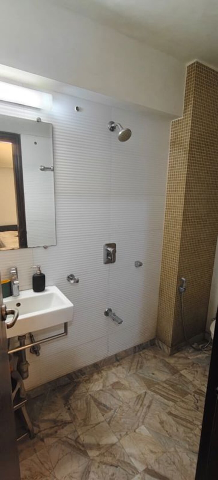 Bathroom, madhukunj-apartment-prabhadevi 4 Bedroom 1500 Sq.Ft. Apartment In Prabhadevi Mumbai 10762568