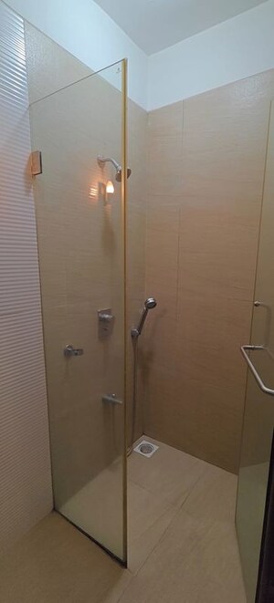 Bathroom in 4 BHK Apartment at Madhukunj Apartment Prabhadevi, Prabhadevi – for Rent