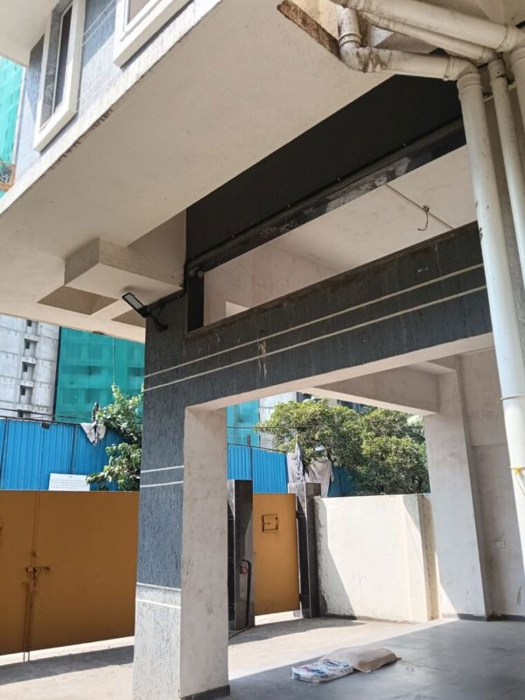 Balcony, unnat nagar Commercial Office Space 4200 Sq.Ft. In Unnat Nagar Mumbai 10761461