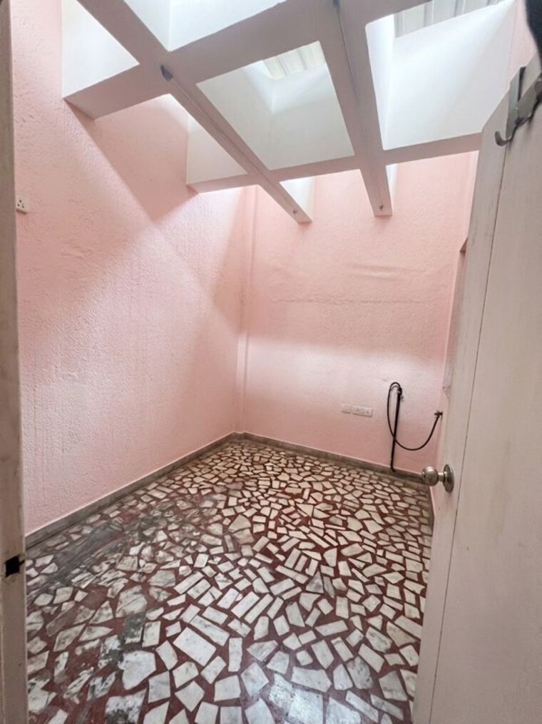 Washroom, mahadkar-residency 3 Bedroom 1350 Sq.Ft. Penthouse In Paud Road Pune 10762570