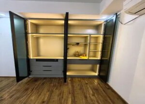 Room in 3 BHK Apartment at Gomti Nagar – for Rent