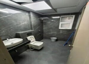 Attached Bathroom in 3 BHK Apartment at Gomti Nagar – for Rent