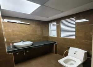 Attached Bathroom in 3 BHK Apartment at Gomti Nagar – for Rent