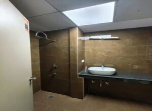 Attached Bathroom in 3 BHK Apartment at Gomti Nagar – for Rent