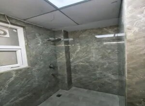 Attached Bathroom in 3 BHK Apartment at Gomti Nagar – for Rent
