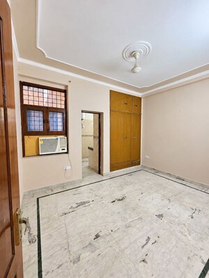 Room in 2.5 BHK Builder Floor at Sector 50 – for Rent