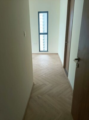 Room in 3 BHK Apartment at Vartak Nagar – for Rent