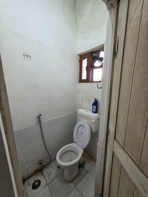 Bathroom in 1 BHK Apartment at Arawali Apartments, Sector 52 – for Rent
