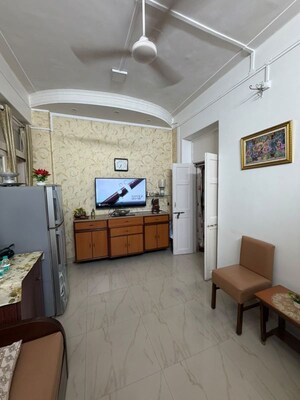 1 BHK Apartment For Rent in Khar West