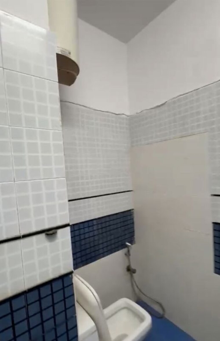 Bathroom, amrapali-silicon-city 3 Bedroom 1420 Sq.Ft. Apartment In Sector 76 Noida 10762675