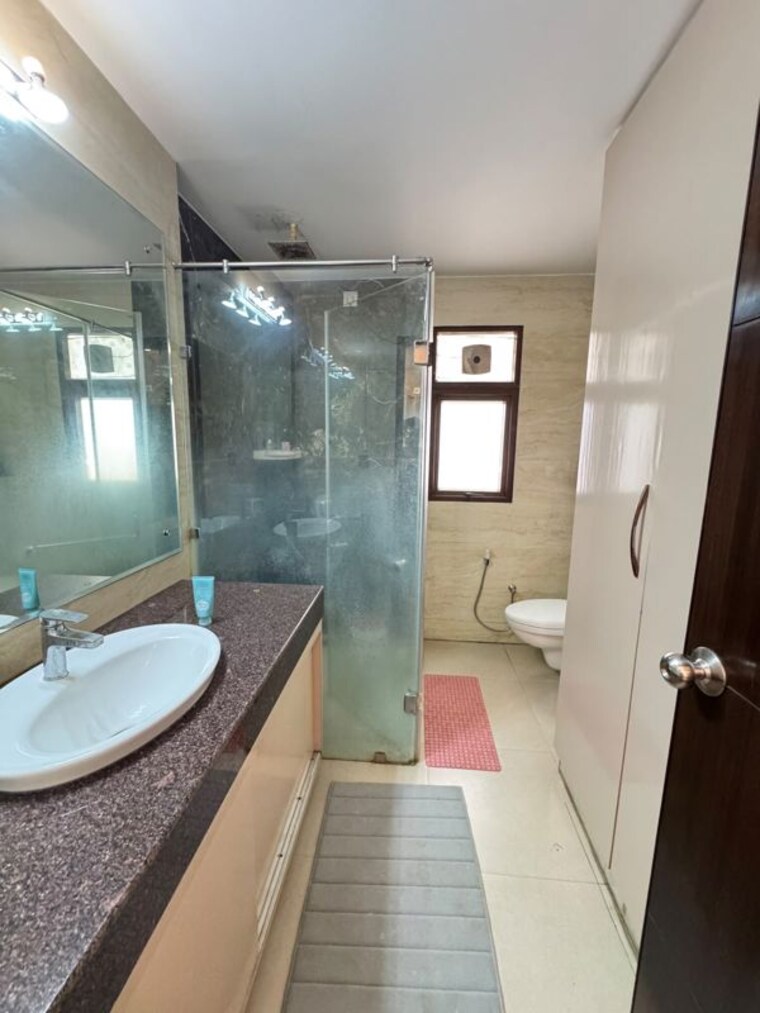 Bathroom, sector 45 3 Bedroom 280 Sq.Yd. Builder Floor In Sector 45 Gurgaon 10762704