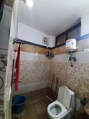 Attached Bathroom in 3 BHK Builder Floor at Rajendra Nagar Sector 5 – for Rent