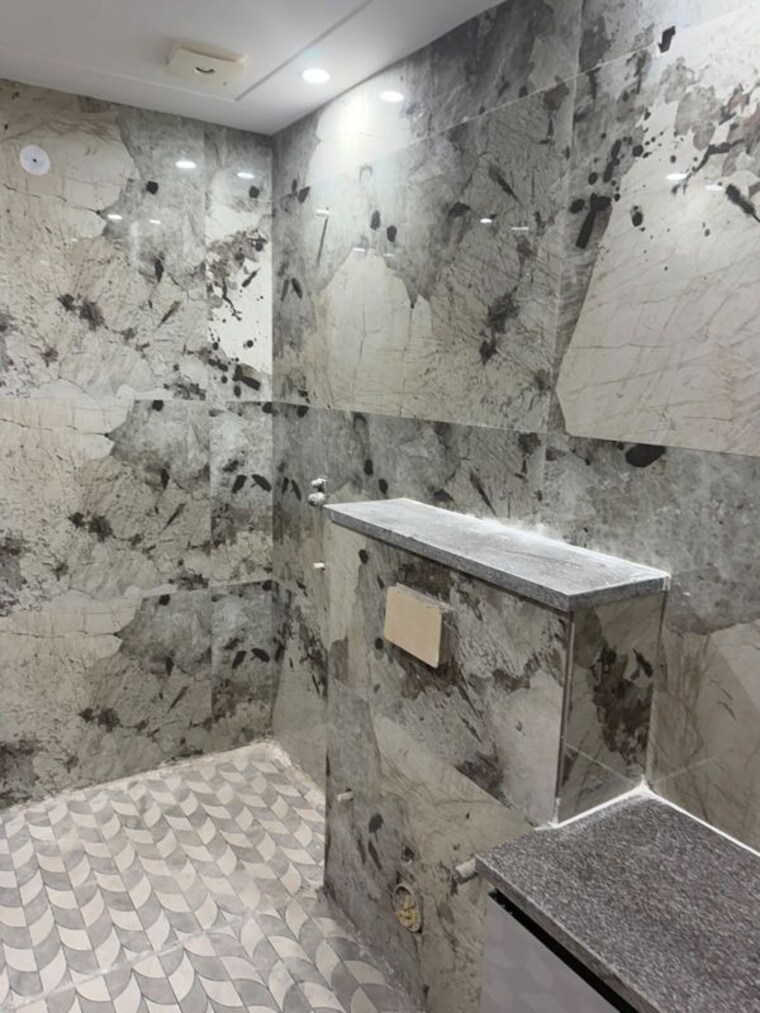 Bathroom, sector 77 4 Bedroom 250 Sq.Yd. Builder Floor In Sector 77 Faridabad 10762715