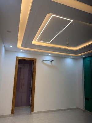 Furnished Amenities in 4 BHK Builder Floor at Sector 77 – for Sale