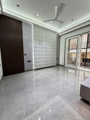 Room in 3 BHK Builder Floor at Sector 57 – for Rent