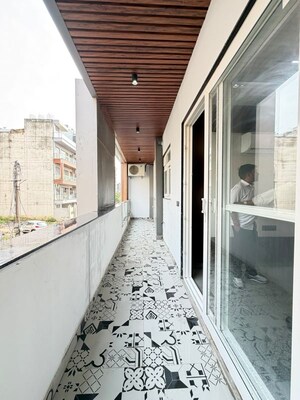 Building Lobby in 3 BHK Builder Floor at Sector 57 – for Rent